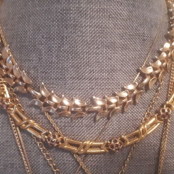 Vintage Gold Tone Necklace Lot - Picture 2 of 3